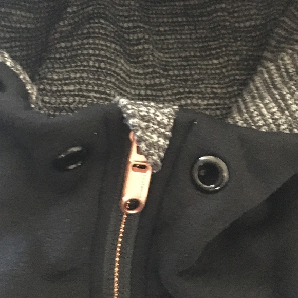 Lululemon Stretch It Out Hoodie - Picture 4 of 6